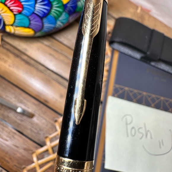 ✍️Parker Pen black and gold with box and case writes in black - Picture 8 of 12